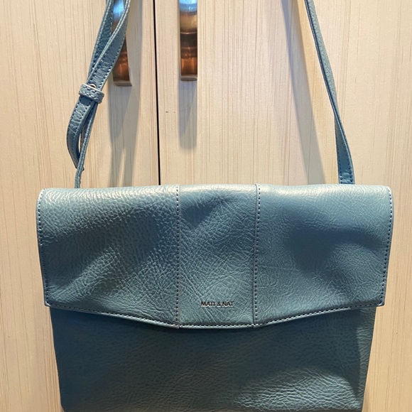 Matt & Nat crossbody Purse - Picture 2 of 6